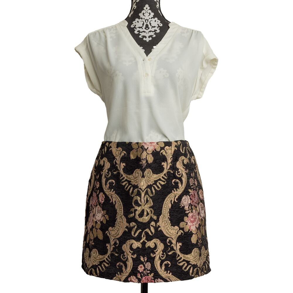 Womens Francesca's Mi Ami Jacquard Mini Skirt Black w/ Regency Floral Tapestry